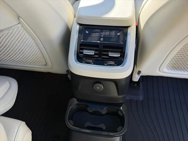 2022 Volvo XC90 Recharge T8 Inscription 6 Passenger