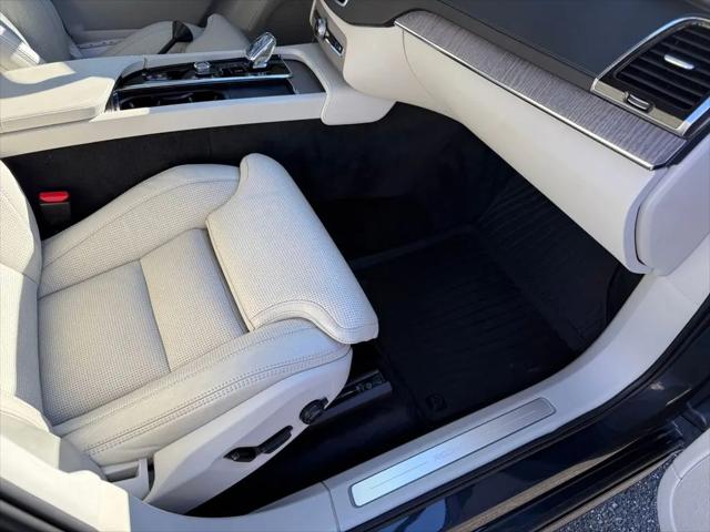 2022 Volvo XC90 Recharge T8 Inscription 6 Passenger
