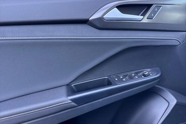2026 Volkswagen Taos SE Black