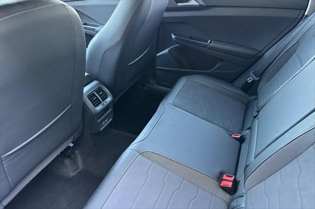 2026 Volkswagen Taos SE Black