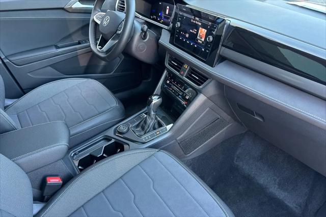 2026 Volkswagen Taos SE Black