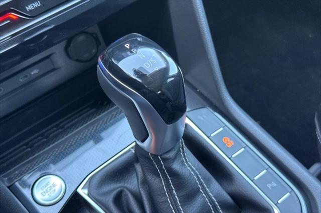 2026 Volkswagen Taos SE Black