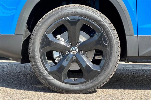 2026 Volkswagen Taos SE Black