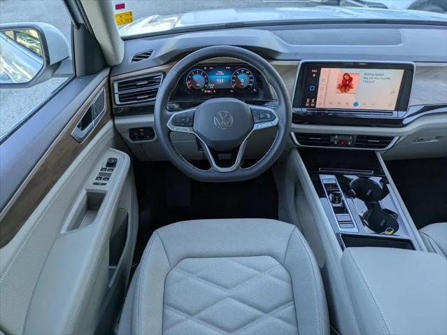 2026 Volkswagen Atlas SE with Technology