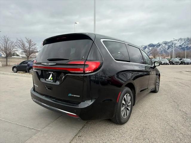 2022 Chrysler Pacifica Hybrid Touring L