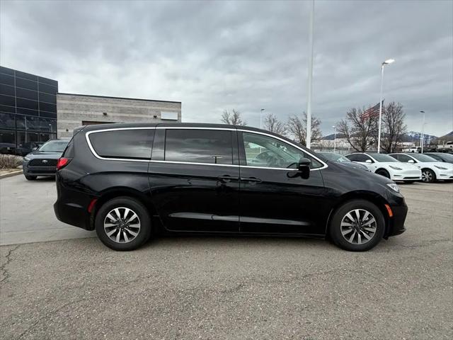 2022 Chrysler Pacifica Hybrid Touring L