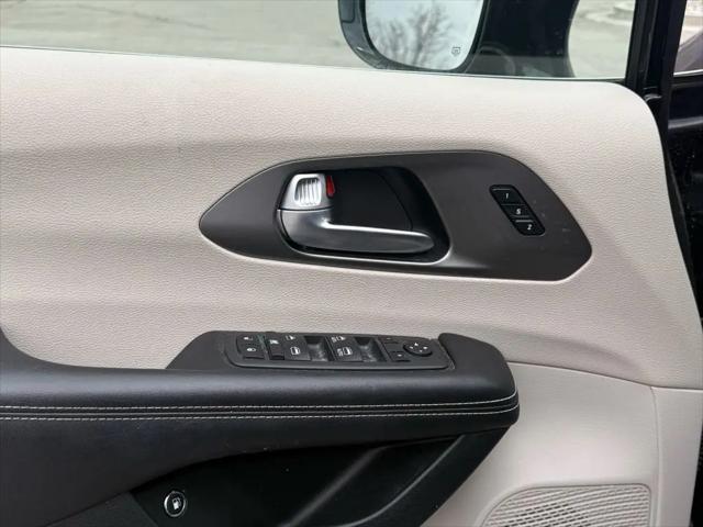 2022 Chrysler Pacifica Hybrid Touring L