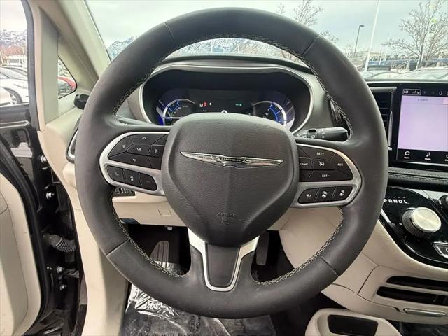 2022 Chrysler Pacifica Hybrid Touring L
