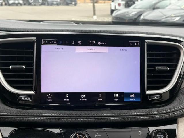 2022 Chrysler Pacifica Hybrid Touring L