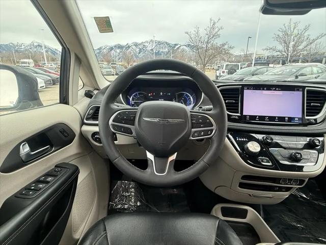 2022 Chrysler Pacifica Hybrid Touring L