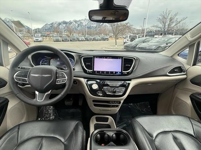 2022 Chrysler Pacifica Hybrid Touring L