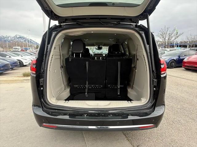 2022 Chrysler Pacifica Hybrid Touring L