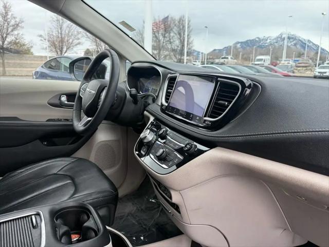 2022 Chrysler Pacifica Hybrid Touring L