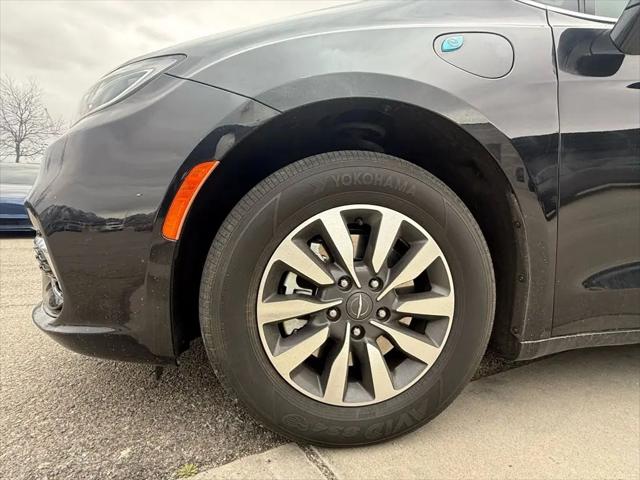 2022 Chrysler Pacifica Hybrid Touring L