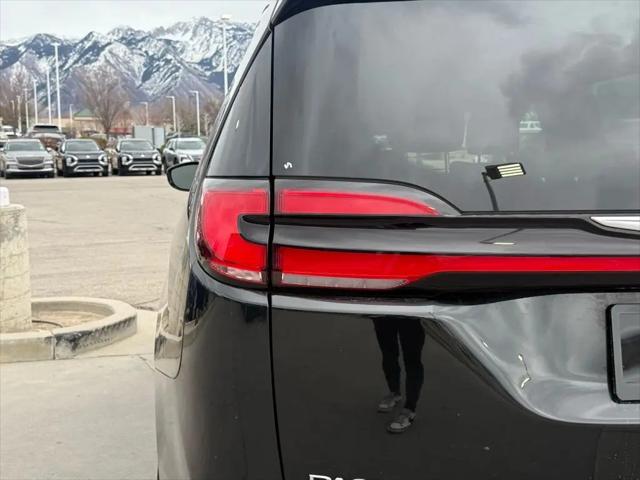 2022 Chrysler Pacifica Hybrid Touring L