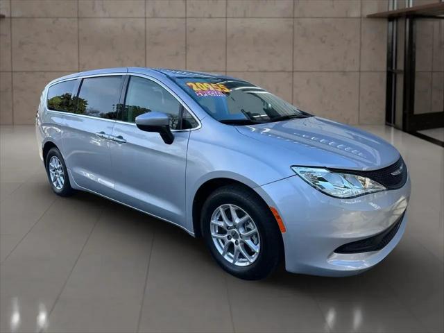 2022 Chrysler Voyager LX