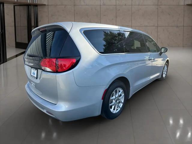 2022 Chrysler Voyager LX