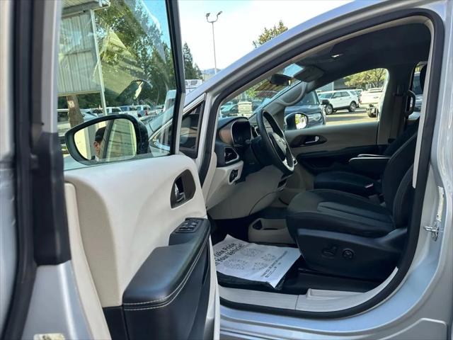 2022 Chrysler Voyager LX