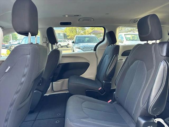 2022 Chrysler Voyager LX