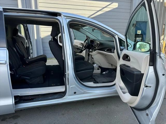 2022 Chrysler Voyager LX