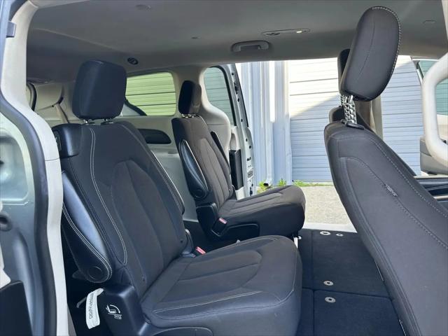 2022 Chrysler Voyager LX