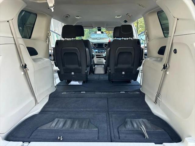 2022 Chrysler Voyager LX