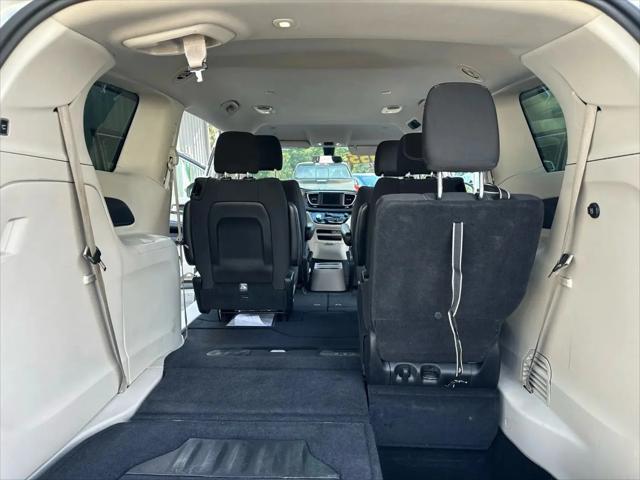2022 Chrysler Voyager LX