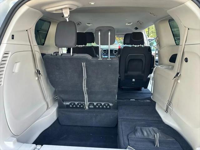 2022 Chrysler Voyager LX