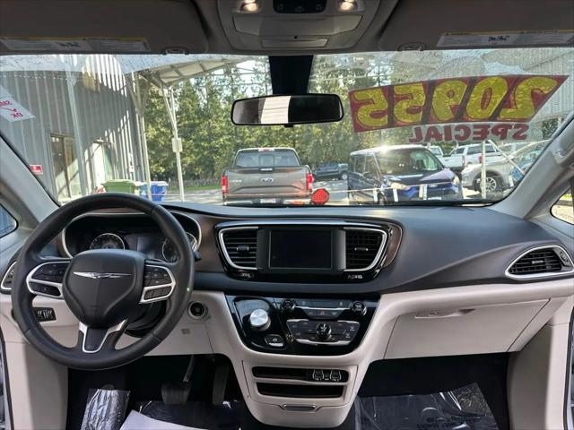 2022 Chrysler Voyager LX