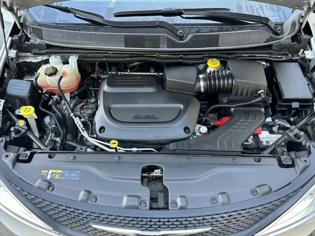 2022 Chrysler Voyager LX