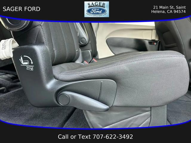 2022 Chrysler Voyager LX