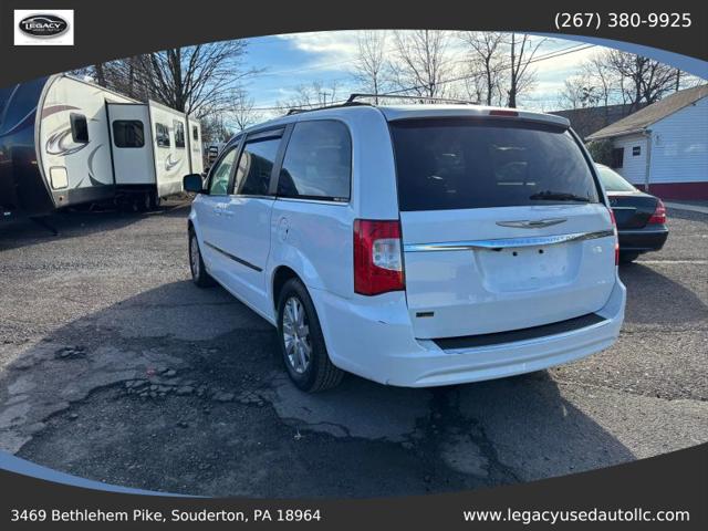 2016 Chrysler Town & Country Touring