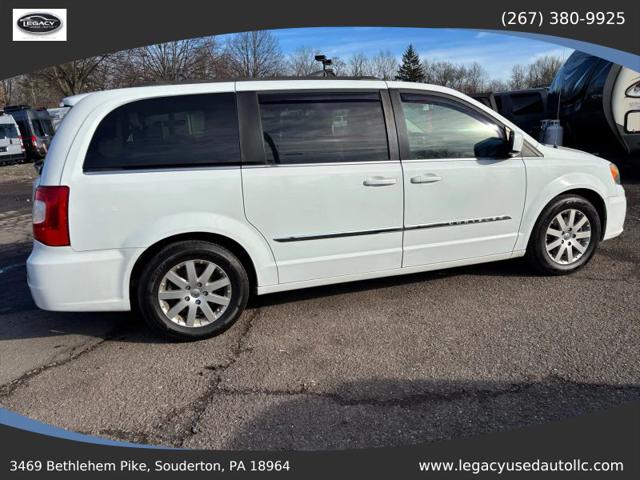 2016 Chrysler Town & Country Touring