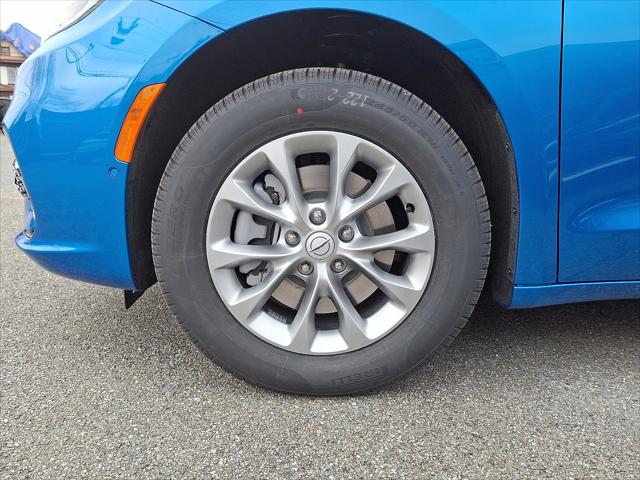 2026 Chrysler Pacifica Select AWD