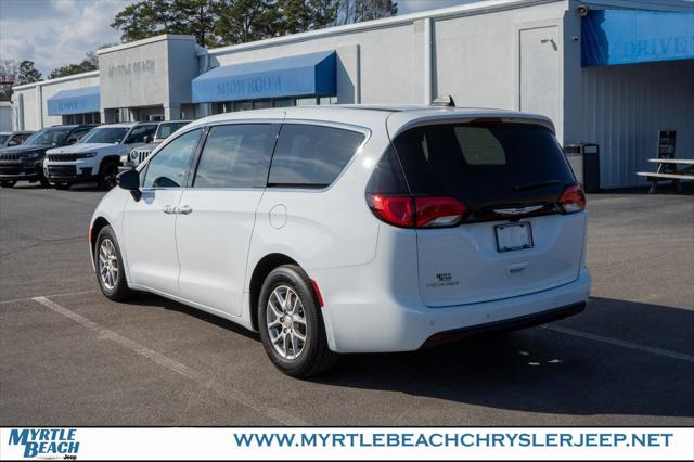 2025 Chrysler Voyager VOYAGER LX