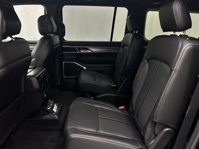 2026 Jeep Grand Wagoneer L 4x4