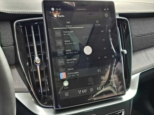 2026 Volvo XC90 Ultra, B6 AWD Gas (mild hybrid), Gasoline, Bright, 7 Seats