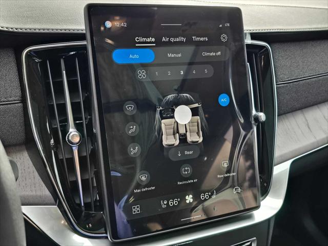 2026 Volvo XC90 Ultra, B6 AWD Gas (mild hybrid), Gasoline, Bright, 7 Seats