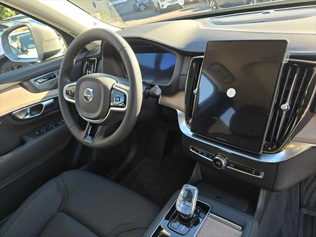 2026 Volvo XC90 Plug-In Hybrid Plus, T8 AWD, Electric/Gasoline, Bright, 7 Seats