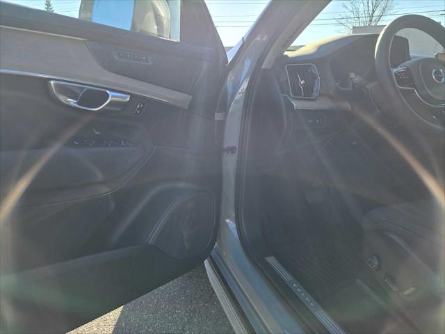 2026 Volvo XC90 Plug-In Hybrid Plus, T8 AWD, Electric/Gasoline, Bright, 7 Seats