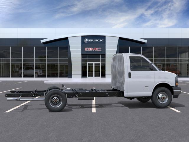 2025 GMC Savana Cutaway 4500 Van