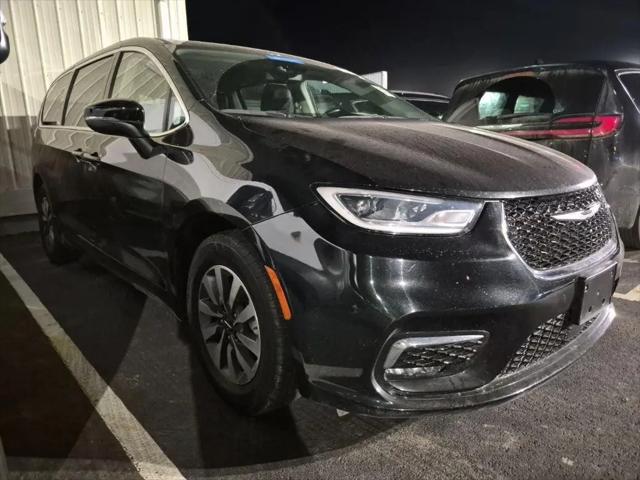 2023 Chrysler Pacifica Hybrid Touring L for sale near Wooster, OH