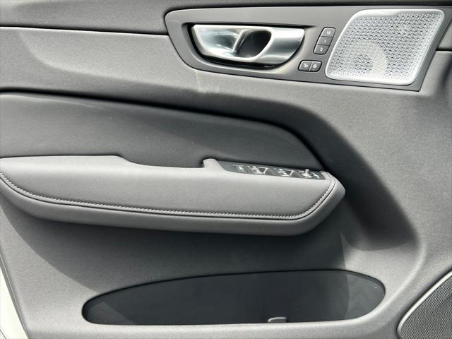 2026 Volvo XC60 B5 Ultra Black Edition