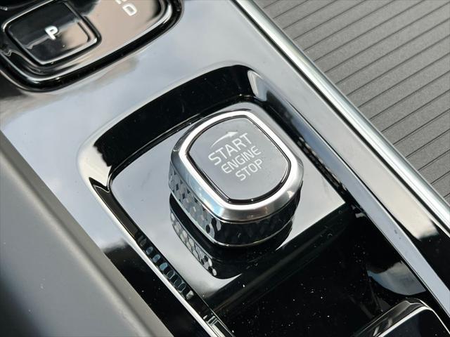 2026 Volvo XC60 B5 Ultra Black Edition