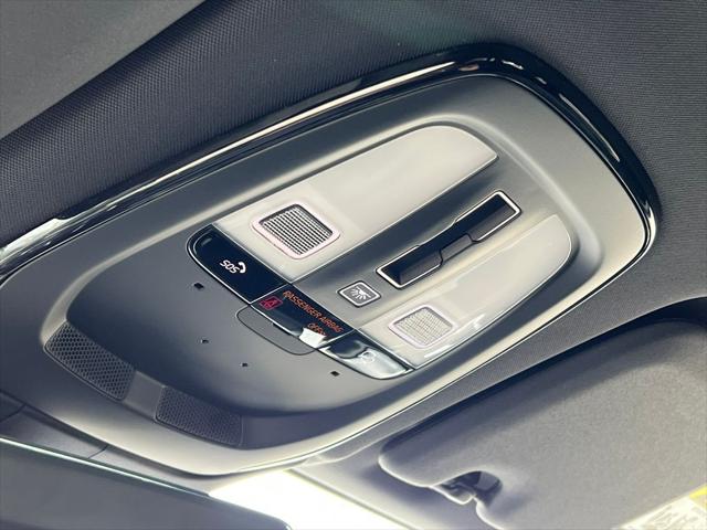 2026 Volvo XC60 B5 Ultra Black Edition