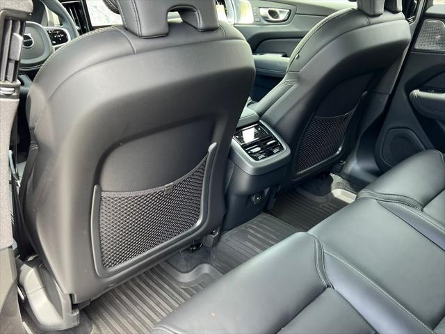 2026 Volvo XC60 B5 Ultra Black Edition