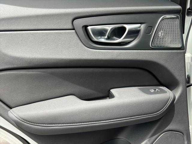 2026 Volvo XC60 B5 Ultra Black Edition