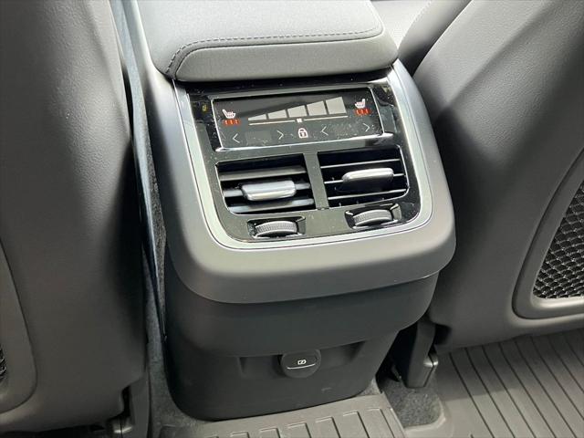2026 Volvo XC60 B5 Ultra Black Edition
