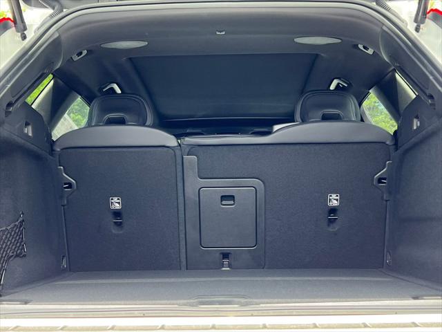 2026 Volvo XC60 B5 Ultra Black Edition