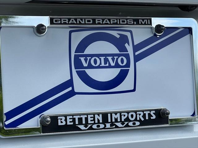 2026 Volvo XC60 B5 Ultra Black Edition